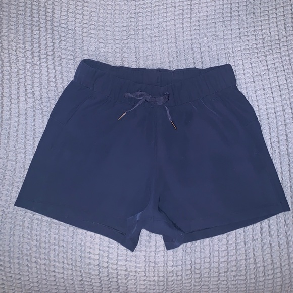 lululemon athletica Pants - Lululemon On The Fly Short *Woven *2.5”
